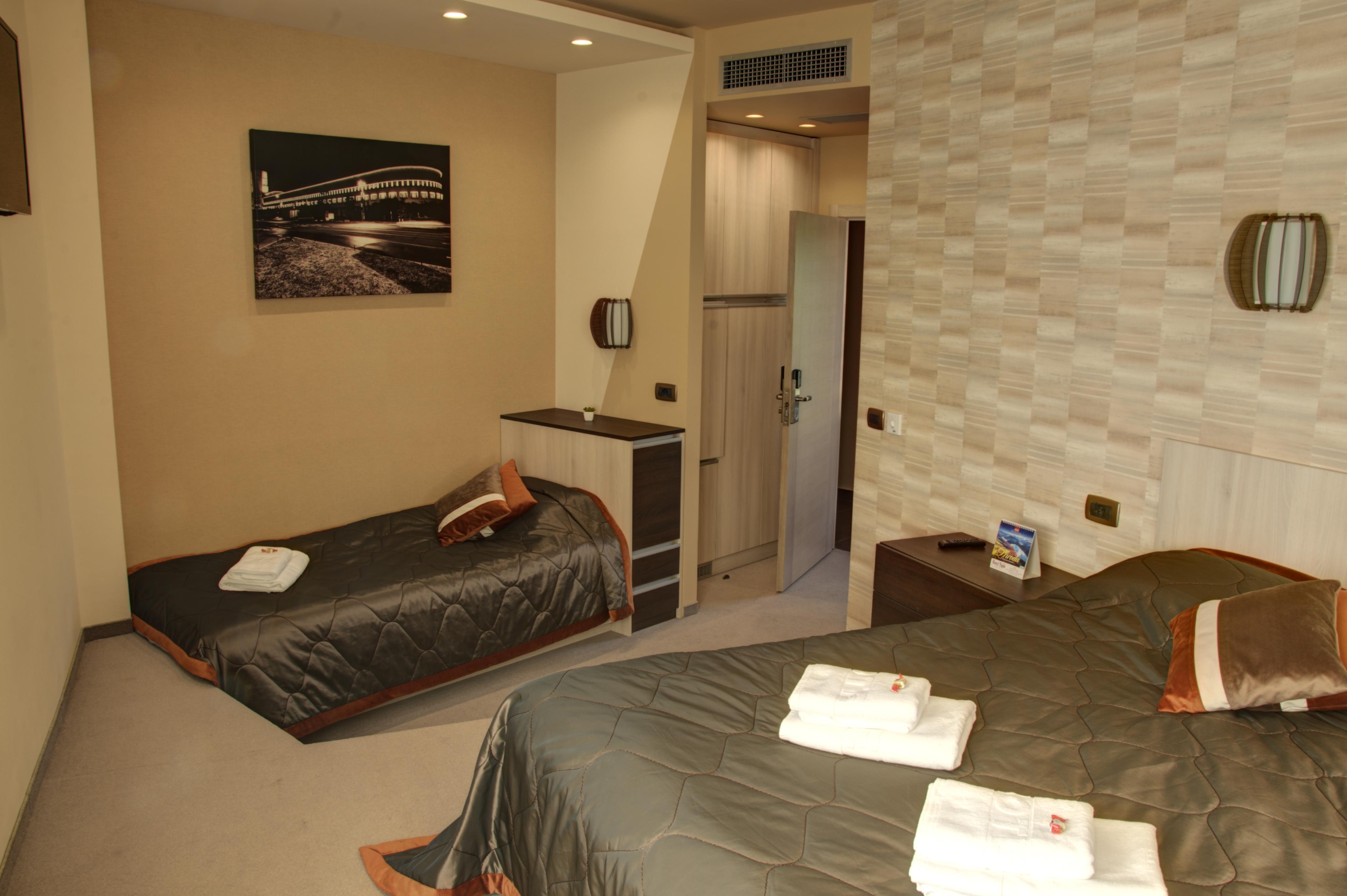 Garni Hotel Vigor - Ev Station Νόβι Σαντ Εξωτερικό φωτογραφία