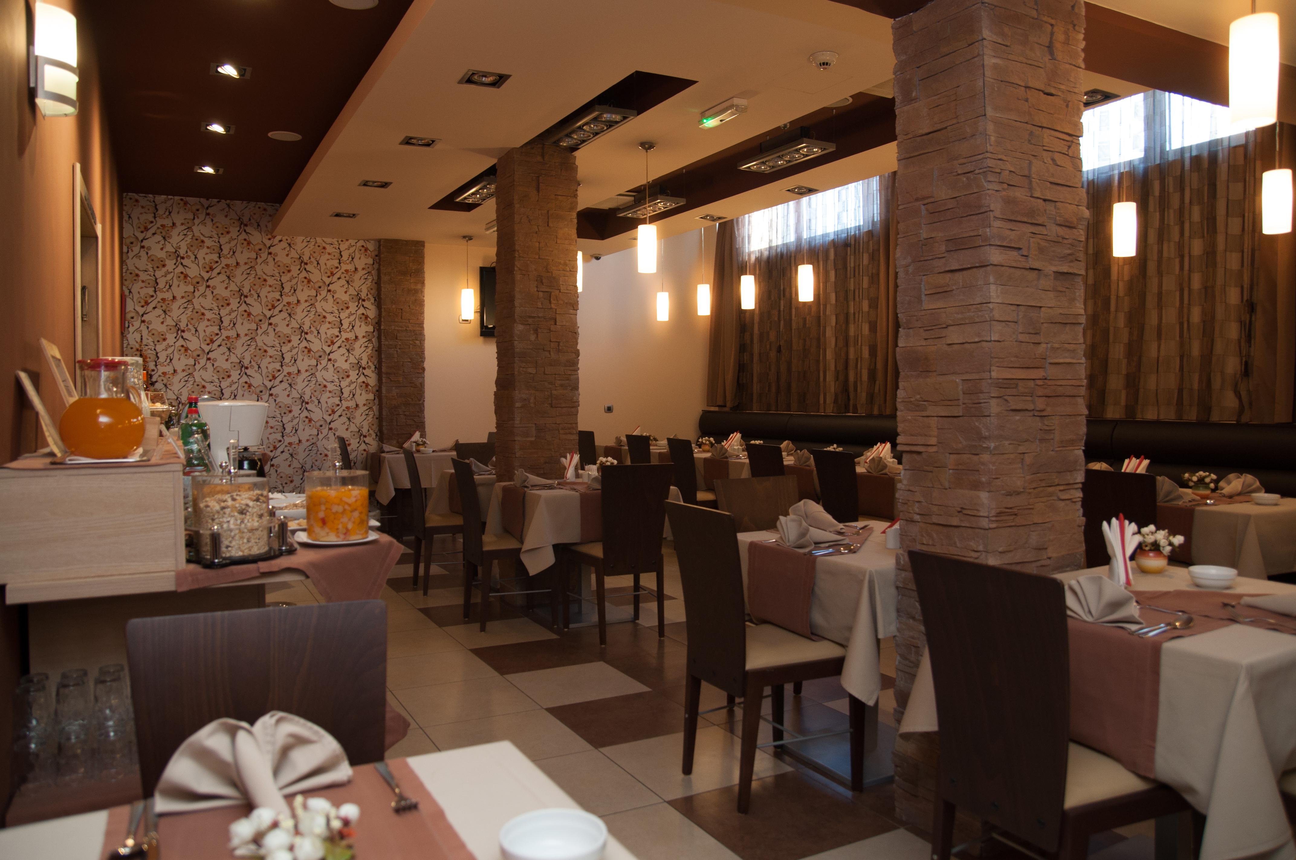 Garni Hotel Vigor - Ev Station Νόβι Σαντ Εξωτερικό φωτογραφία