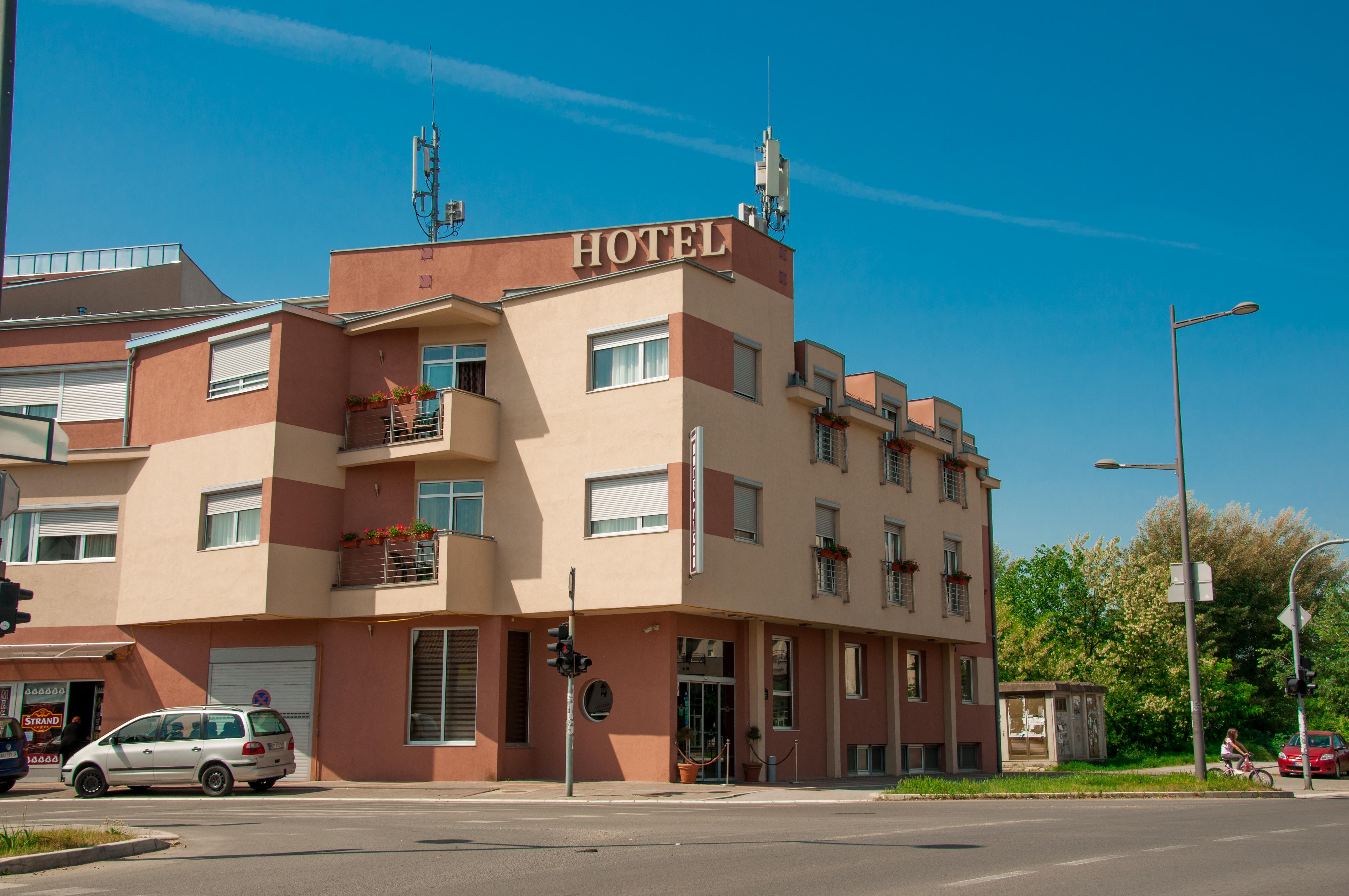 Garni Hotel Vigor - Ev Station Νόβι Σαντ Εξωτερικό φωτογραφία