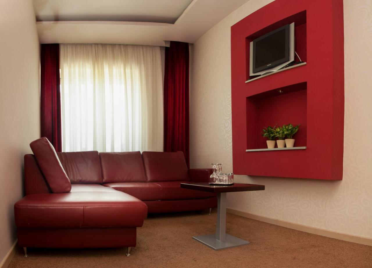Garni Hotel Vigor - Ev Station Νόβι Σαντ Εξωτερικό φωτογραφία