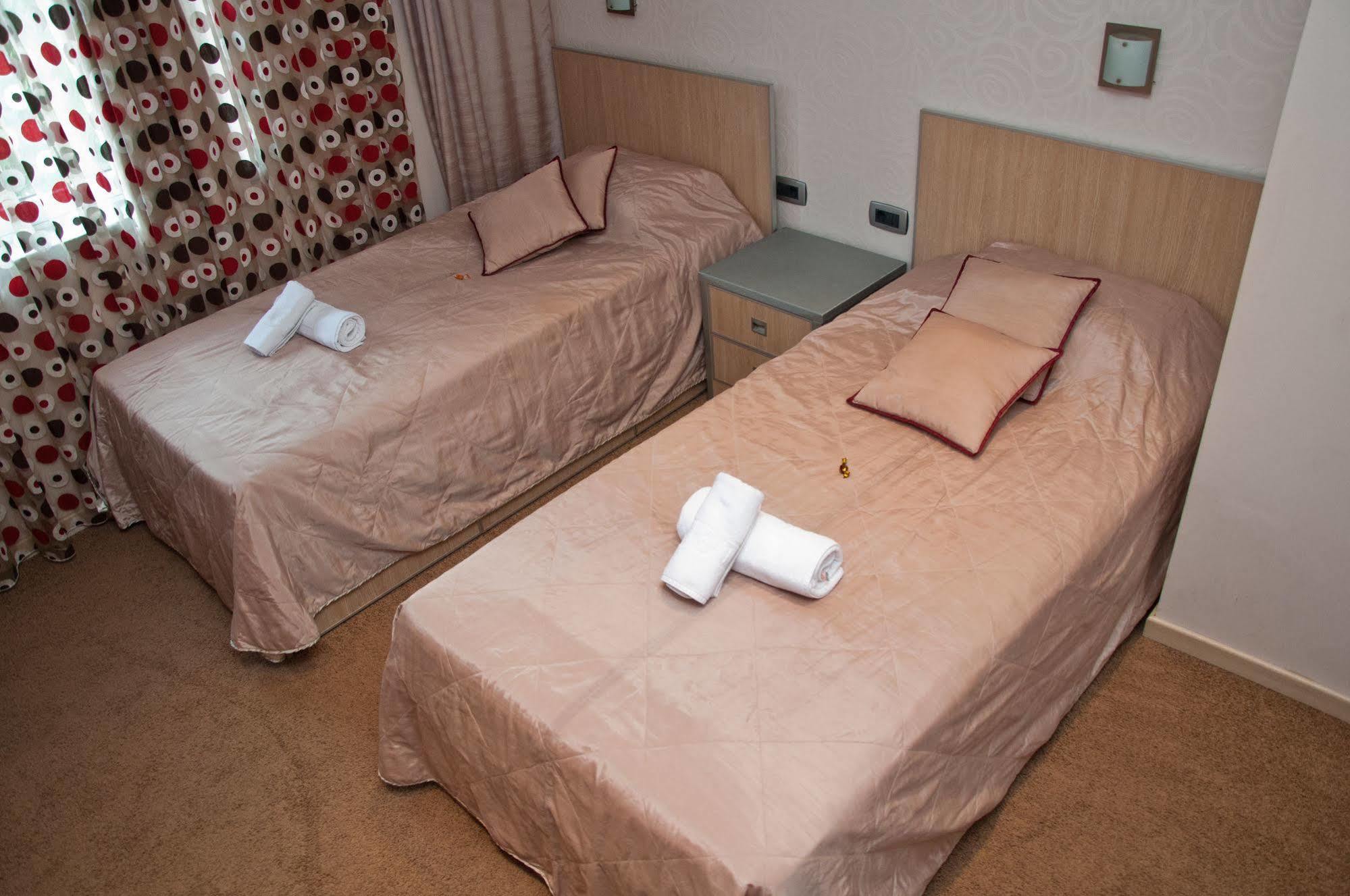 Garni Hotel Vigor - Ev Station Νόβι Σαντ Εξωτερικό φωτογραφία