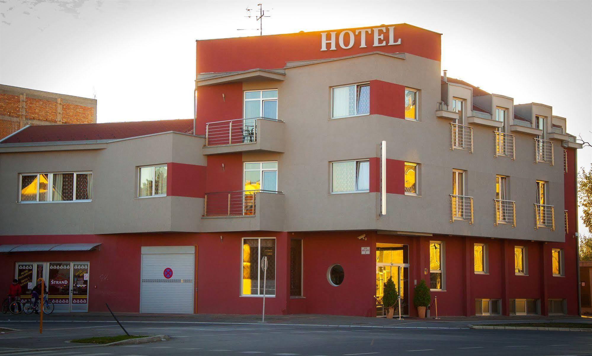Garni Hotel Vigor - Ev Station Νόβι Σαντ Εξωτερικό φωτογραφία